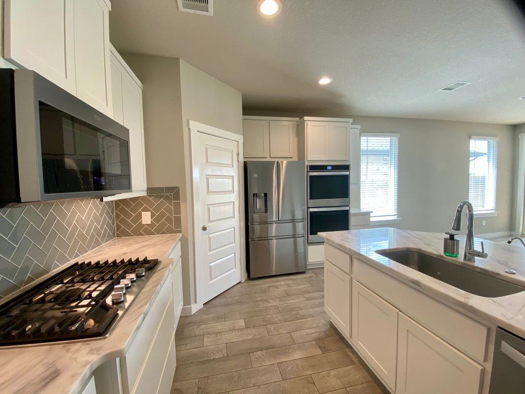 28503 Hannahs Harbor Ln - Photo 2 of 5