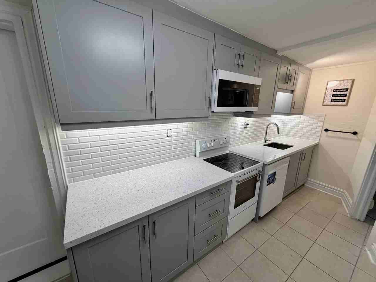 Yonge St & Major Mackenzie Dr E #5 - Photo 3 of 12