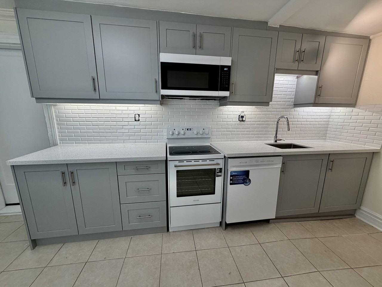 Yonge St & Major Mackenzie Dr E #5 - Photo 4 of 12