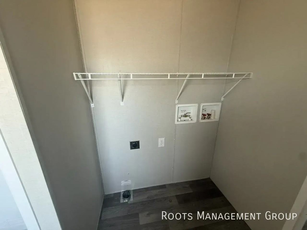 J10 Meadows Ct #J10 - Photo 3 of 12