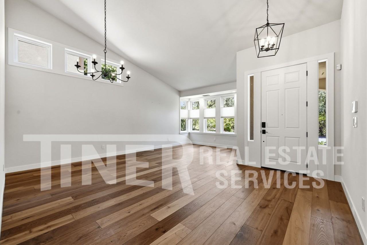 1464 Willow Bend Rd - Photo 2 of 41