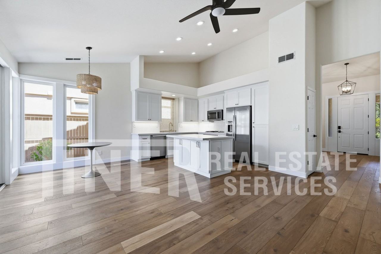 1464 Willow Bend Rd - Photo 3 of 41