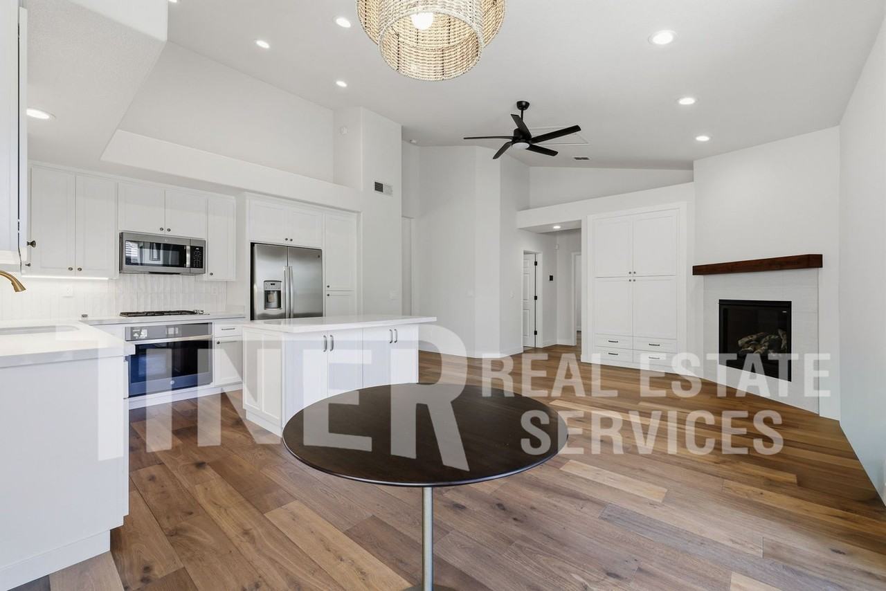 1464 Willow Bend Rd - Photo 4 of 41