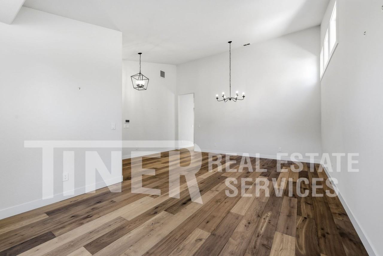 1464 Willow Bend Rd - Photo 6 of 41