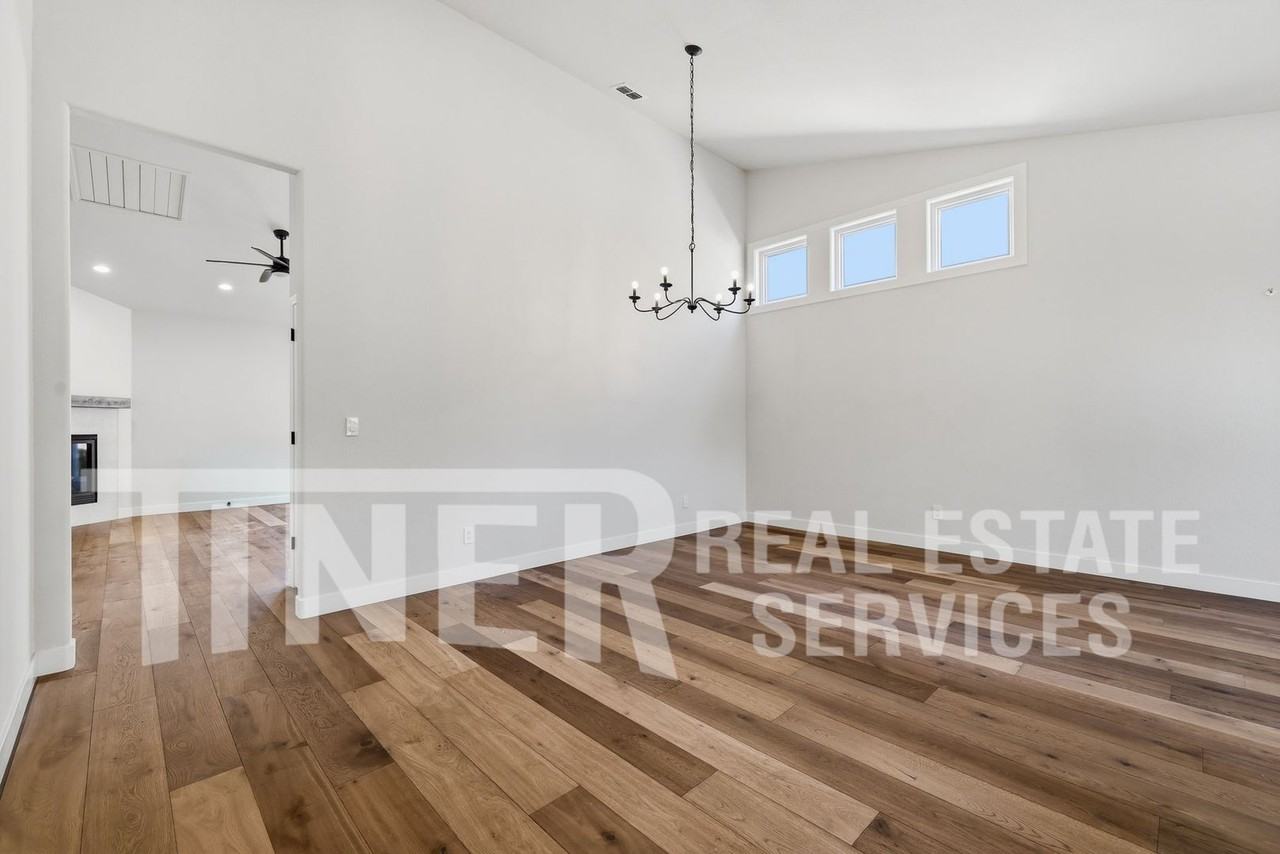 1464 Willow Bend Rd - Photo 7 of 41