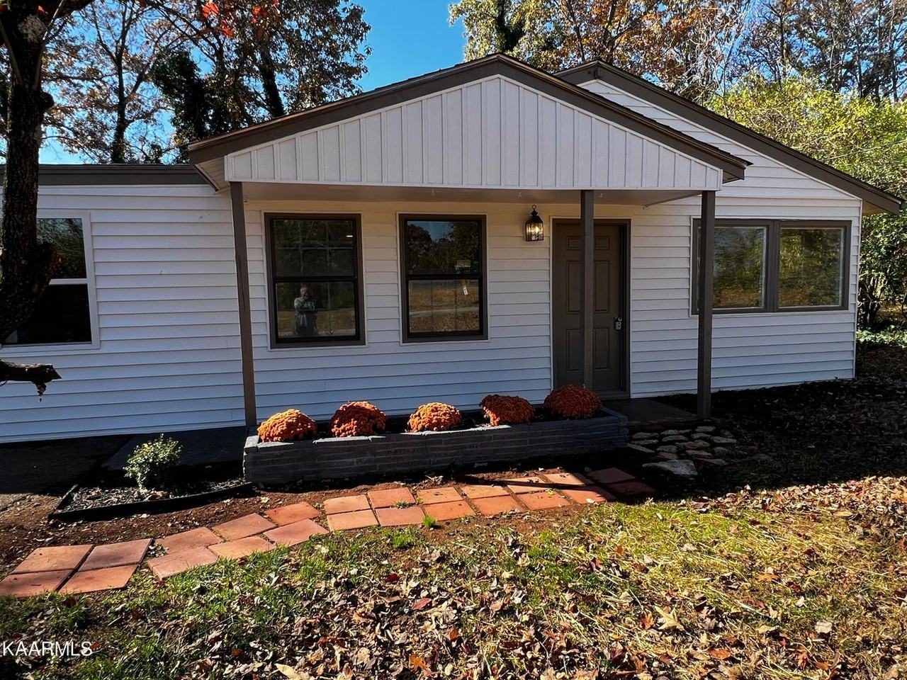 1332 Huntington Rd #NA - Photo 2 of 22