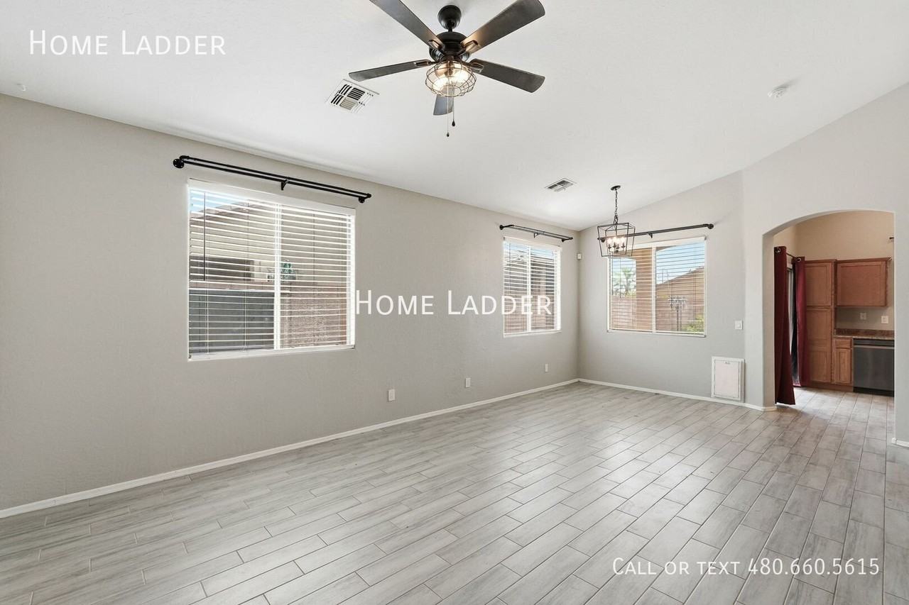 16923 W Lundberg St - Photo 4 of 33