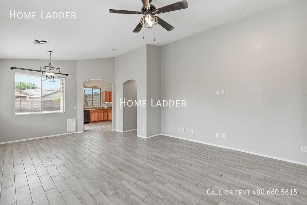 16923 W Lundberg St - Photo 5 of 33