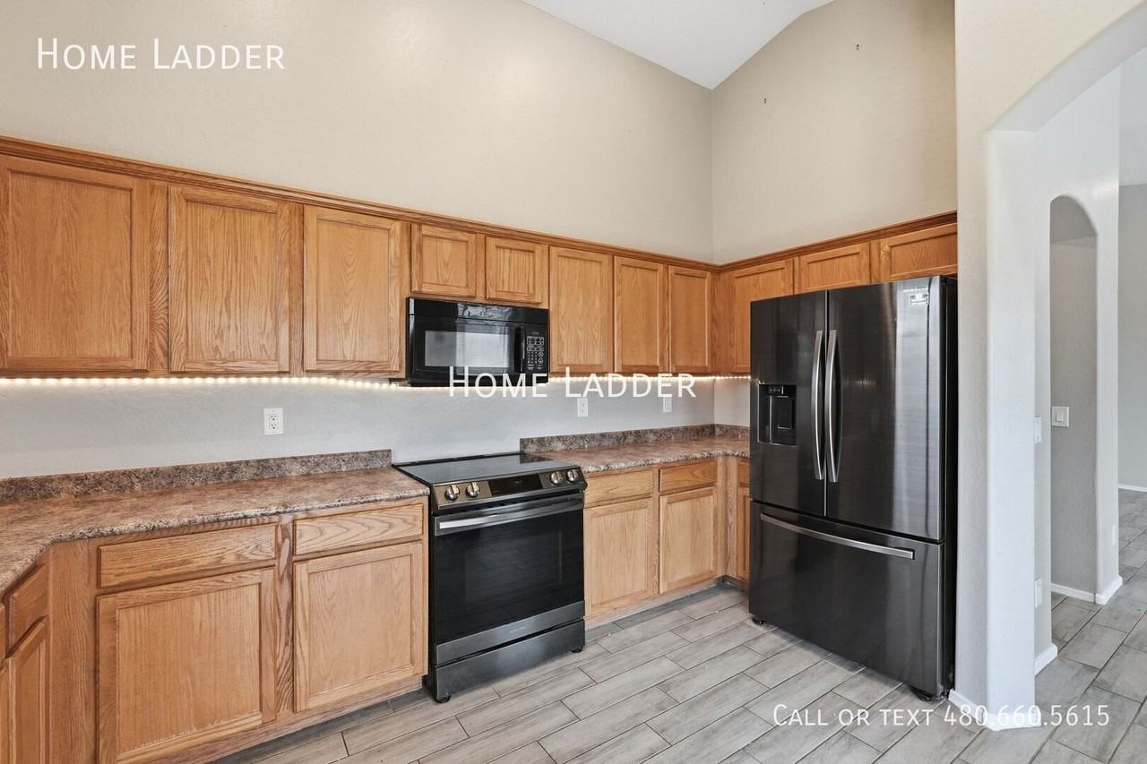 16923 W Lundberg St - Photo 7 of 33