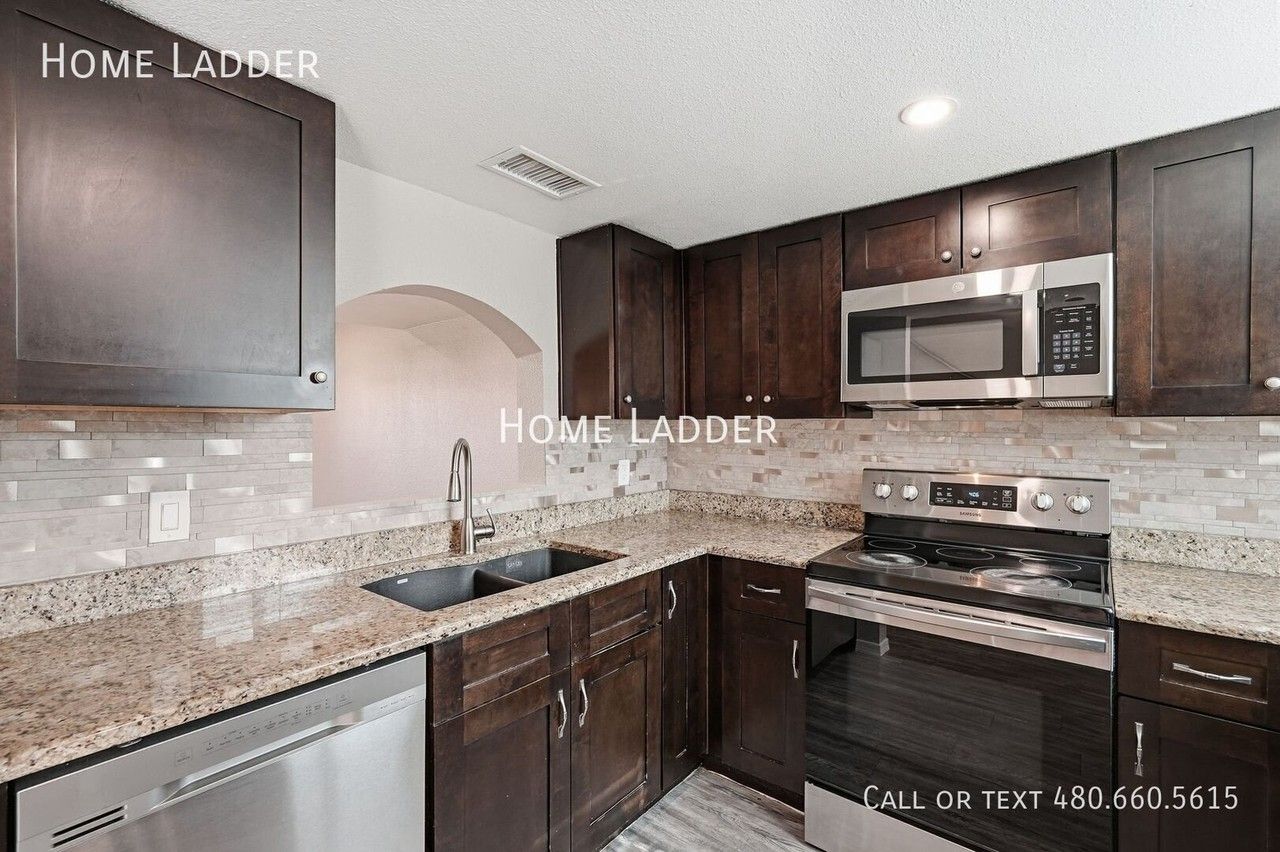 1325 S Judd St - Photo 3 of 34