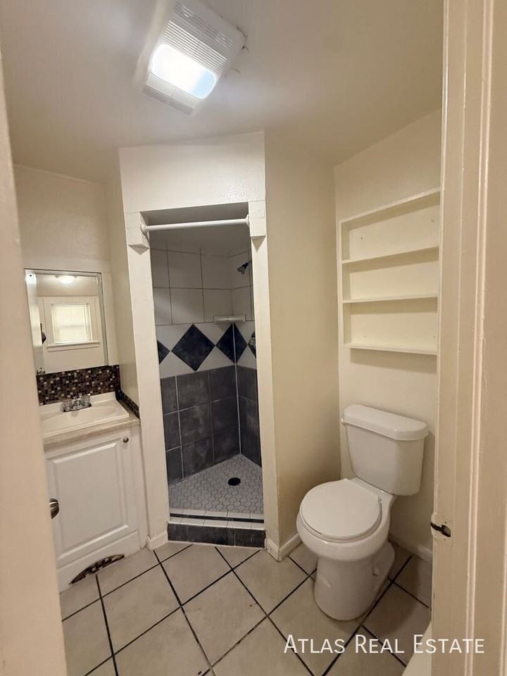 1021 E Platte Ave #3 - Photo 5 of 12