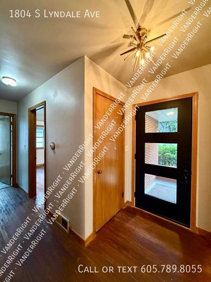 1804 S Lyndale Ave - Photo 6 of 28