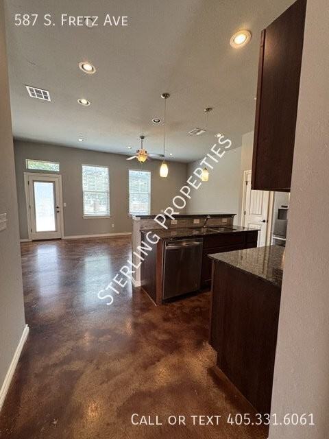 587 S Fretz Ave - Photo 3 of 20