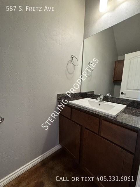587 S Fretz Ave - Photo 4 of 20