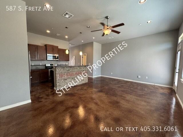 587 S Fretz Ave - Photo 7 of 20