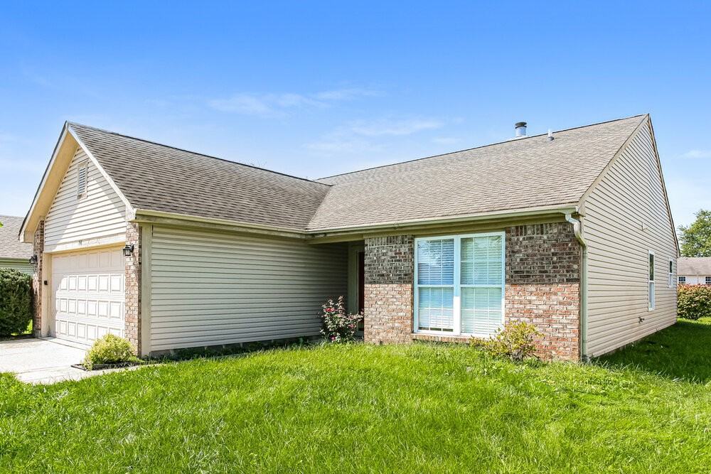 748 Hollowood Ln - Photo 3 of 16