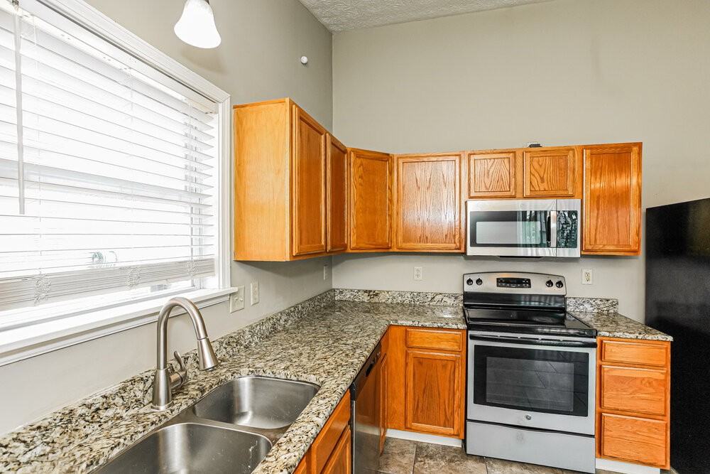 748 Hollowood Ln - Photo 6 of 16
