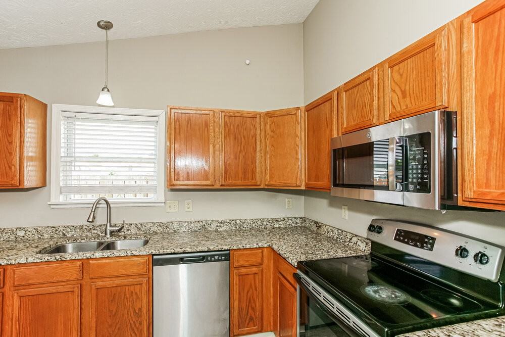 748 Hollowood Ln - Photo 7 of 16