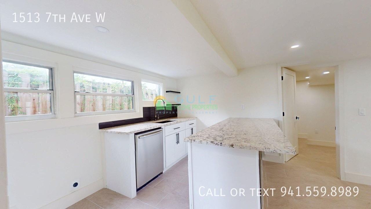 1513 7th Ave W - Photo 3 of 18