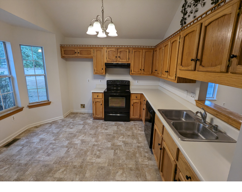 198 Leslie Ln - Photo 4 of 17