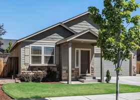 featured image of 2403 Nw Glen Oak Ave