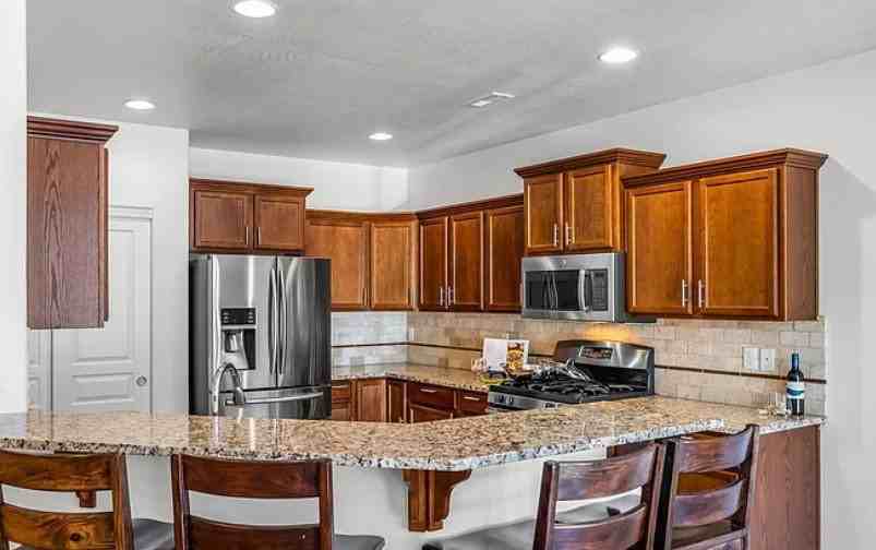 2403 Nw Glen Oak Ave - Photo 3 of 12
