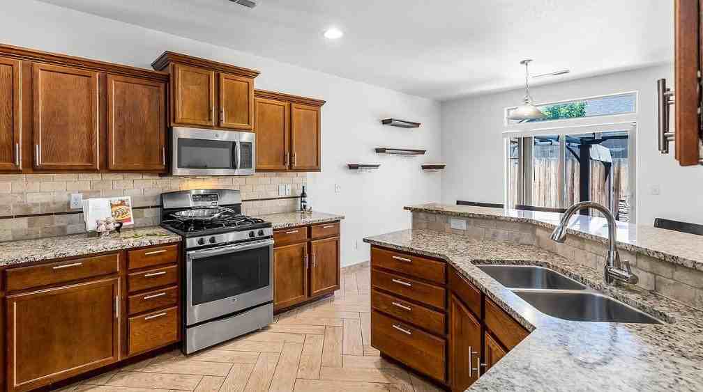2403 Nw Glen Oak Ave - Photo 4 of 12