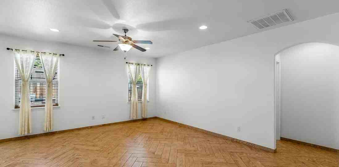 2403 Nw Glen Oak Ave - Photo 6 of 12