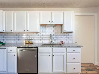 2819 E Queen Ave - Photo 3 of 16