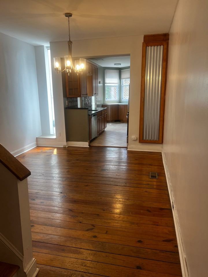2127 E Fairmount Ave - Photo 6 of 7