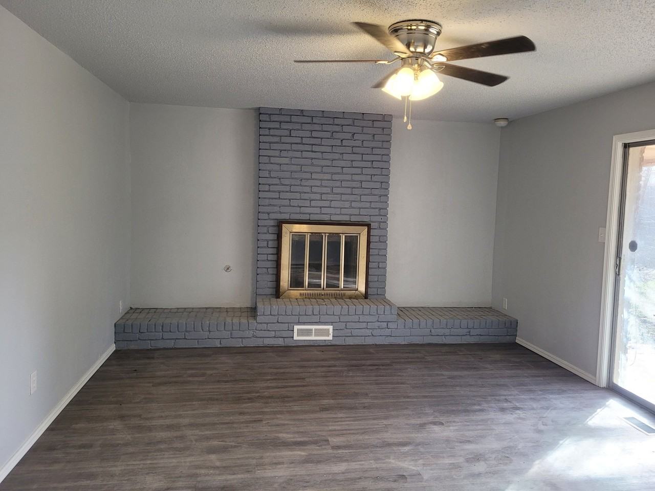 400 Rosewood Dr - Photo 2 of 14