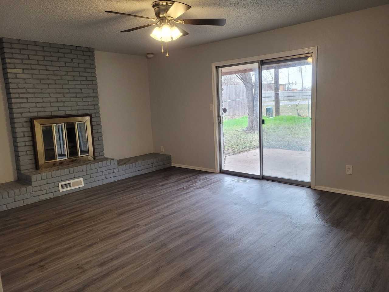 400 Rosewood Dr - Photo 3 of 14