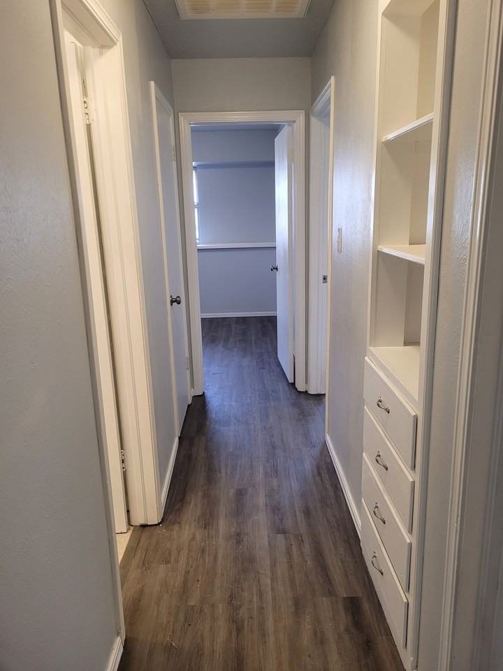 400 Rosewood Dr - Photo 7 of 14