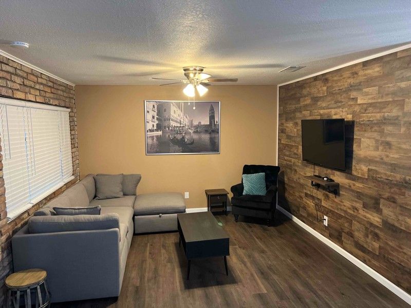 455 Moser Ave #4 - Photo 4 of 10
