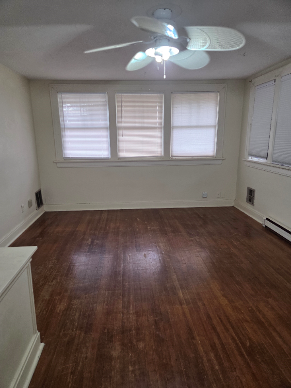 1039 N Woodrow Ave - Photo 2 of 14