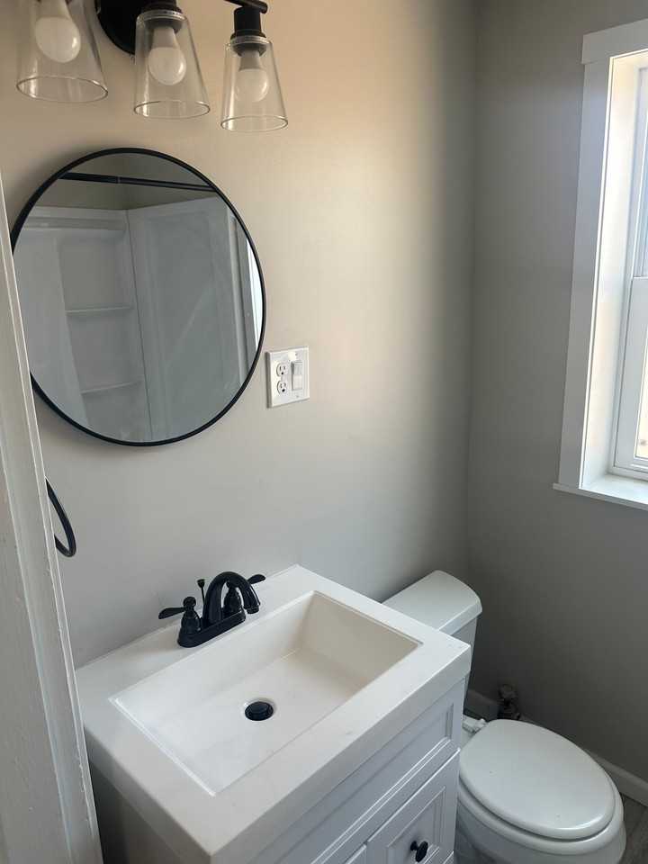 225 Main St #1 - Photo 5 of 29