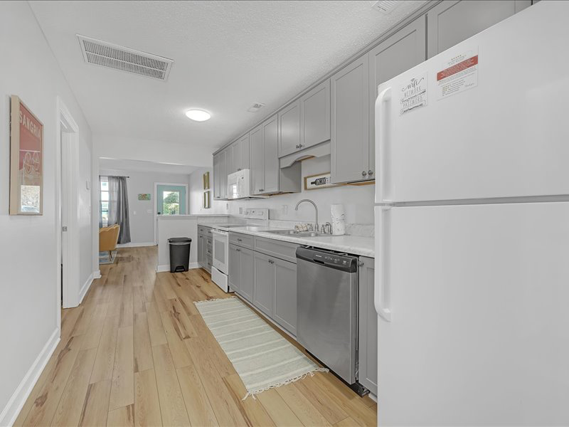 604 N New River Dr #C - Photo 5 of 14