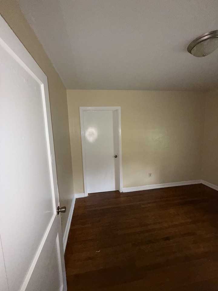1700 Edgerly Ave - Photo 2 of 8