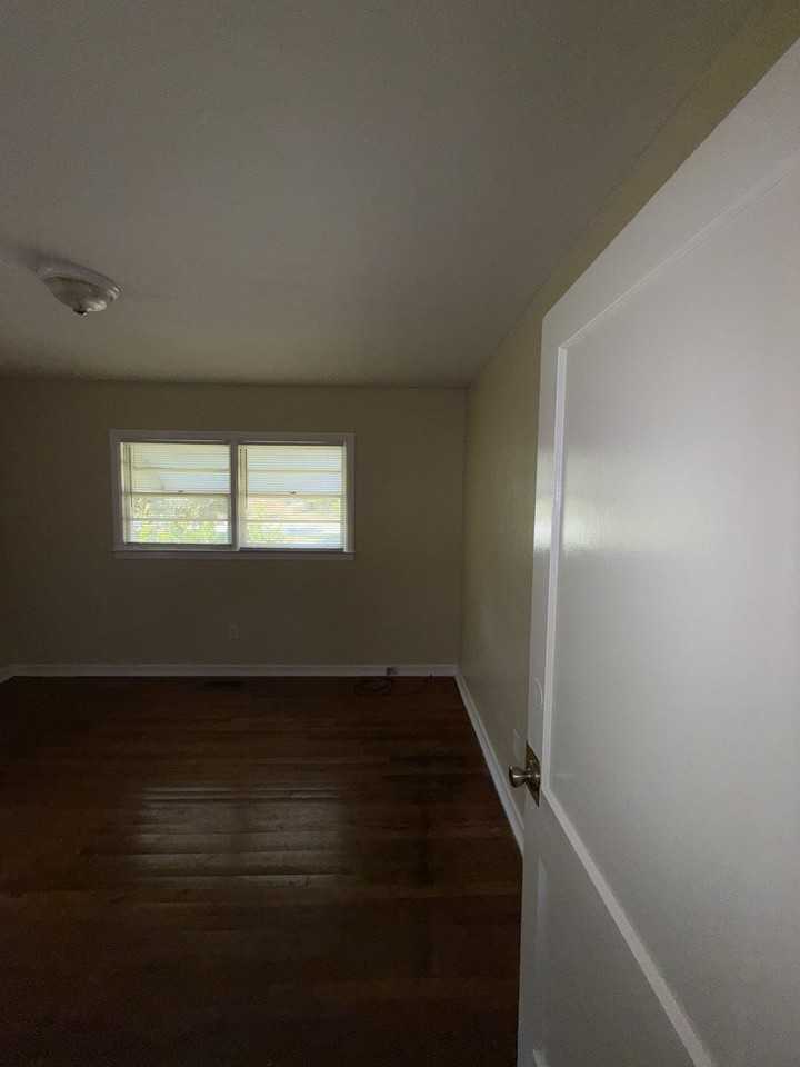 1700 Edgerly Ave - Photo 3 of 8