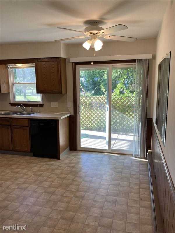 488 60th St Se #484 - Photo 3 of 17