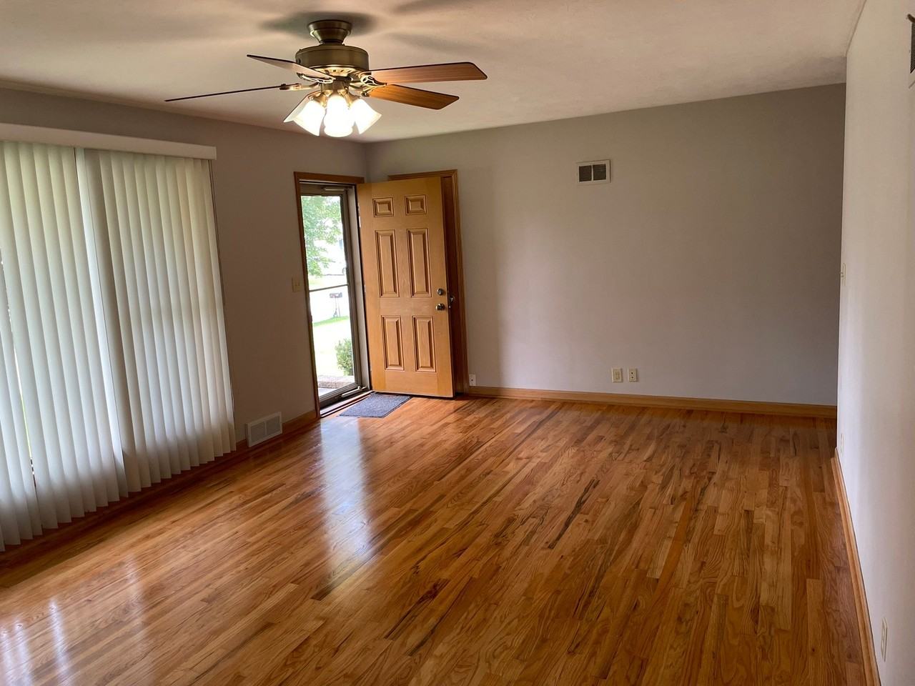 326 S 54th St - Photo 4 of 14