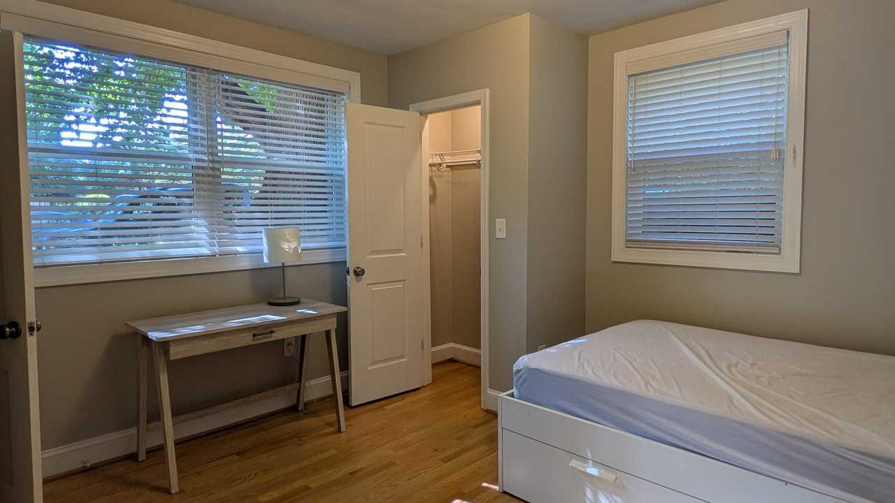 4016 Calvert St Nw #1 - Photo 5 of 17