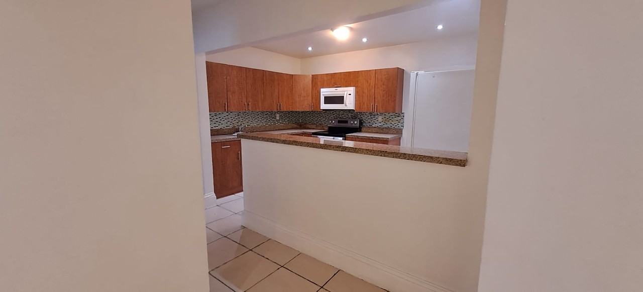 3030 Nwst - Photo 2 of 11