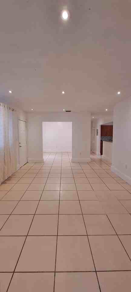3030 Nwst - Photo 3 of 11