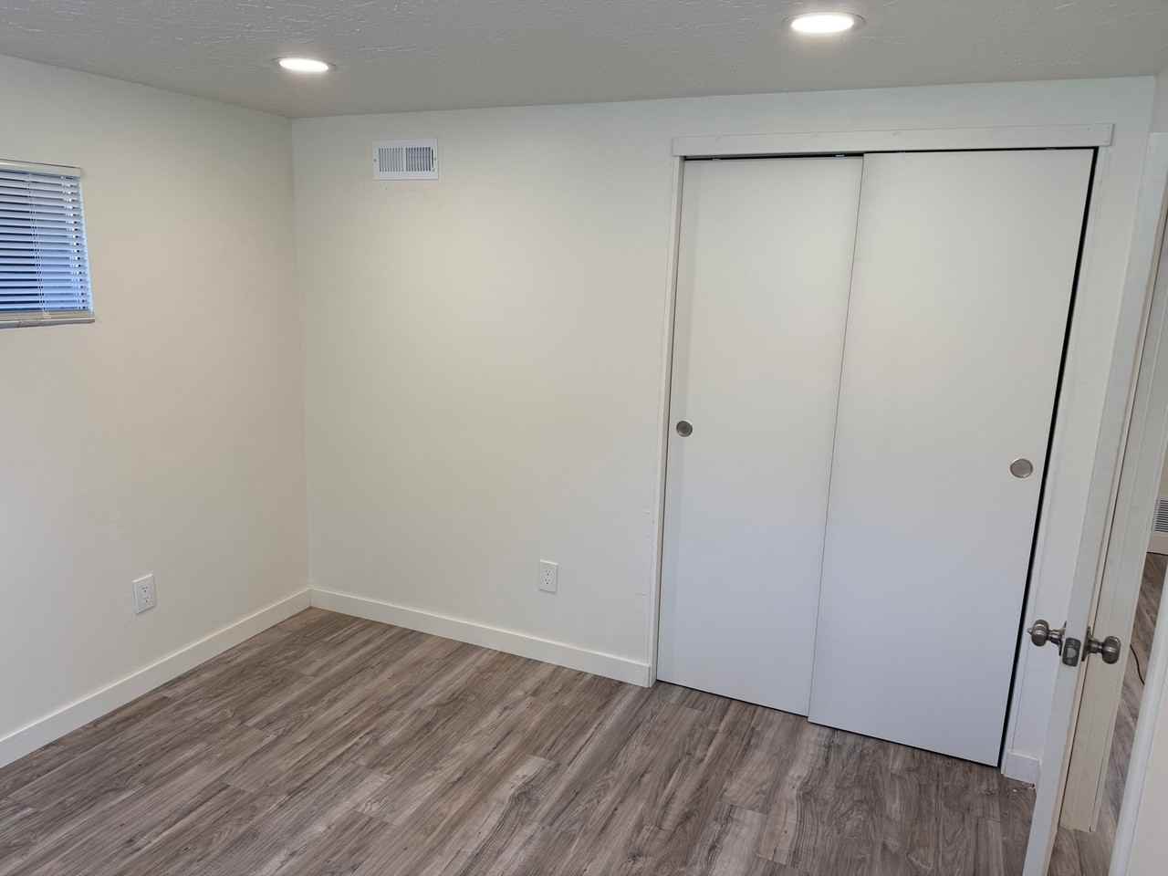 550 Nw, Basement #BS - Photo 3 of 17