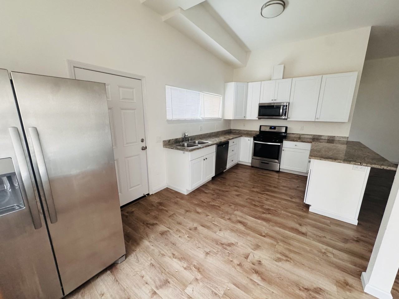 2071 15th Ave - Photo 5 of 9