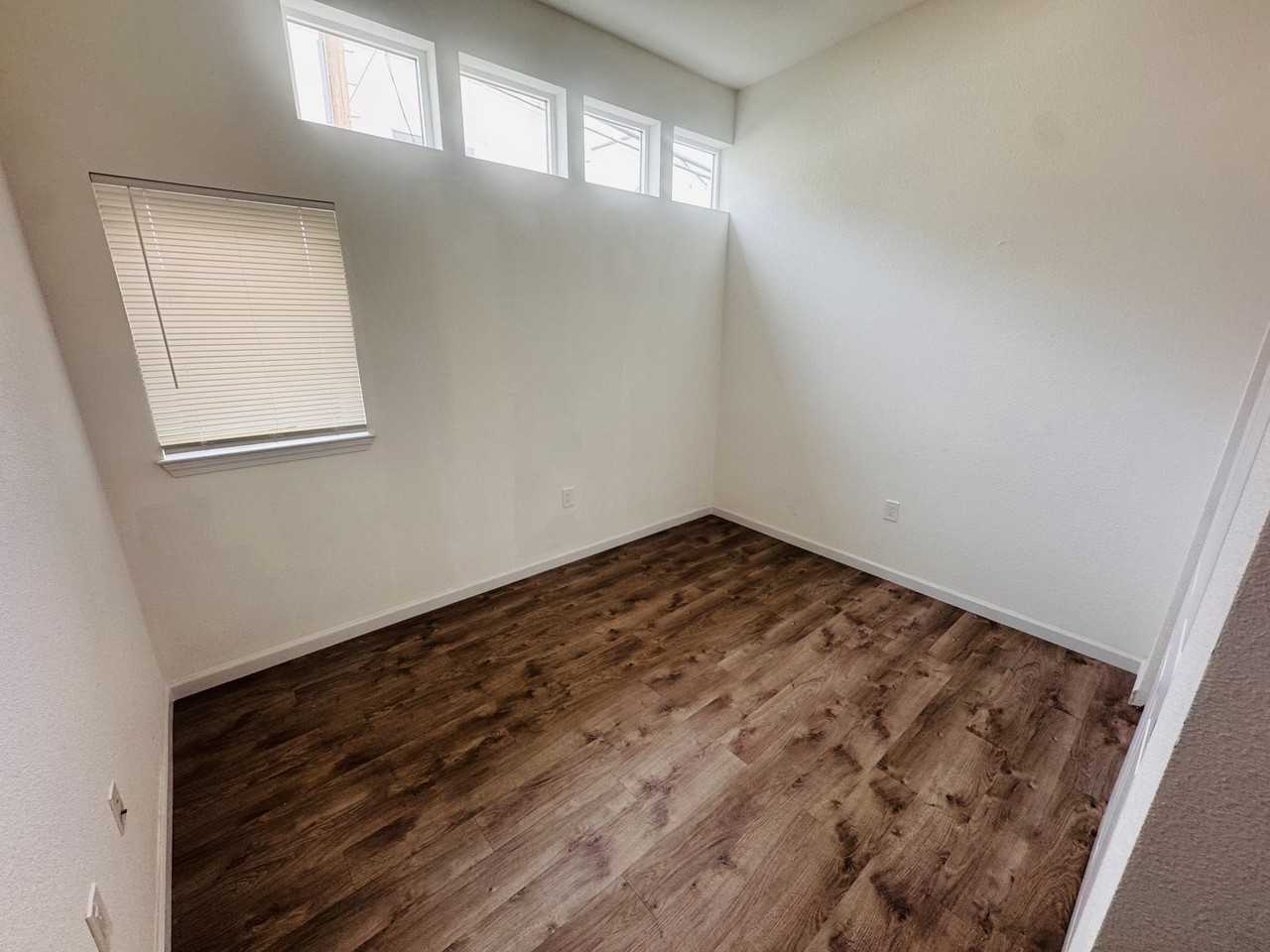 2071 15th Ave - Photo 6 of 9