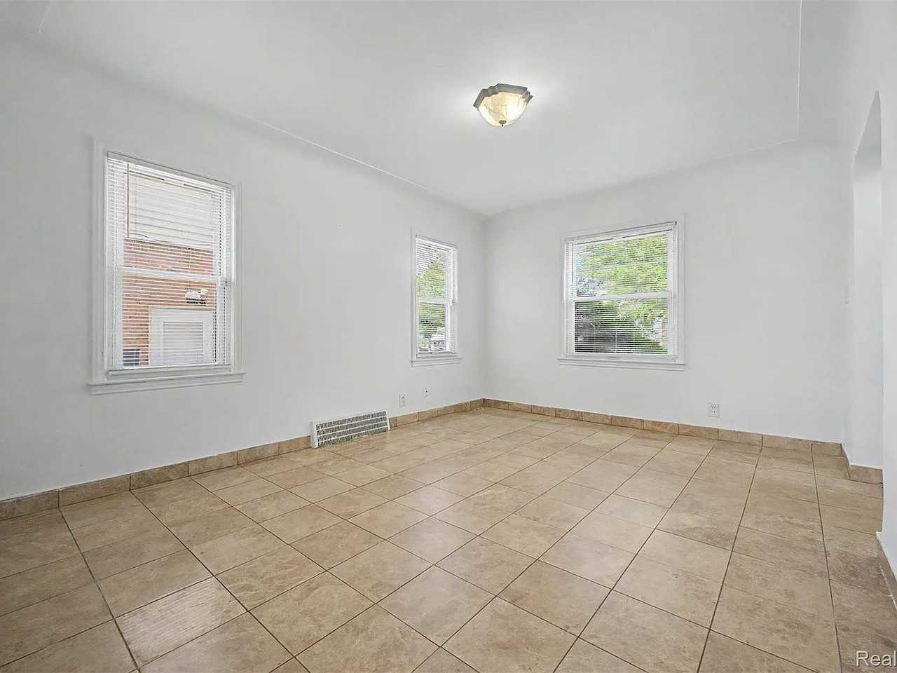 4645 Rosalie St - Photo 7 of 20