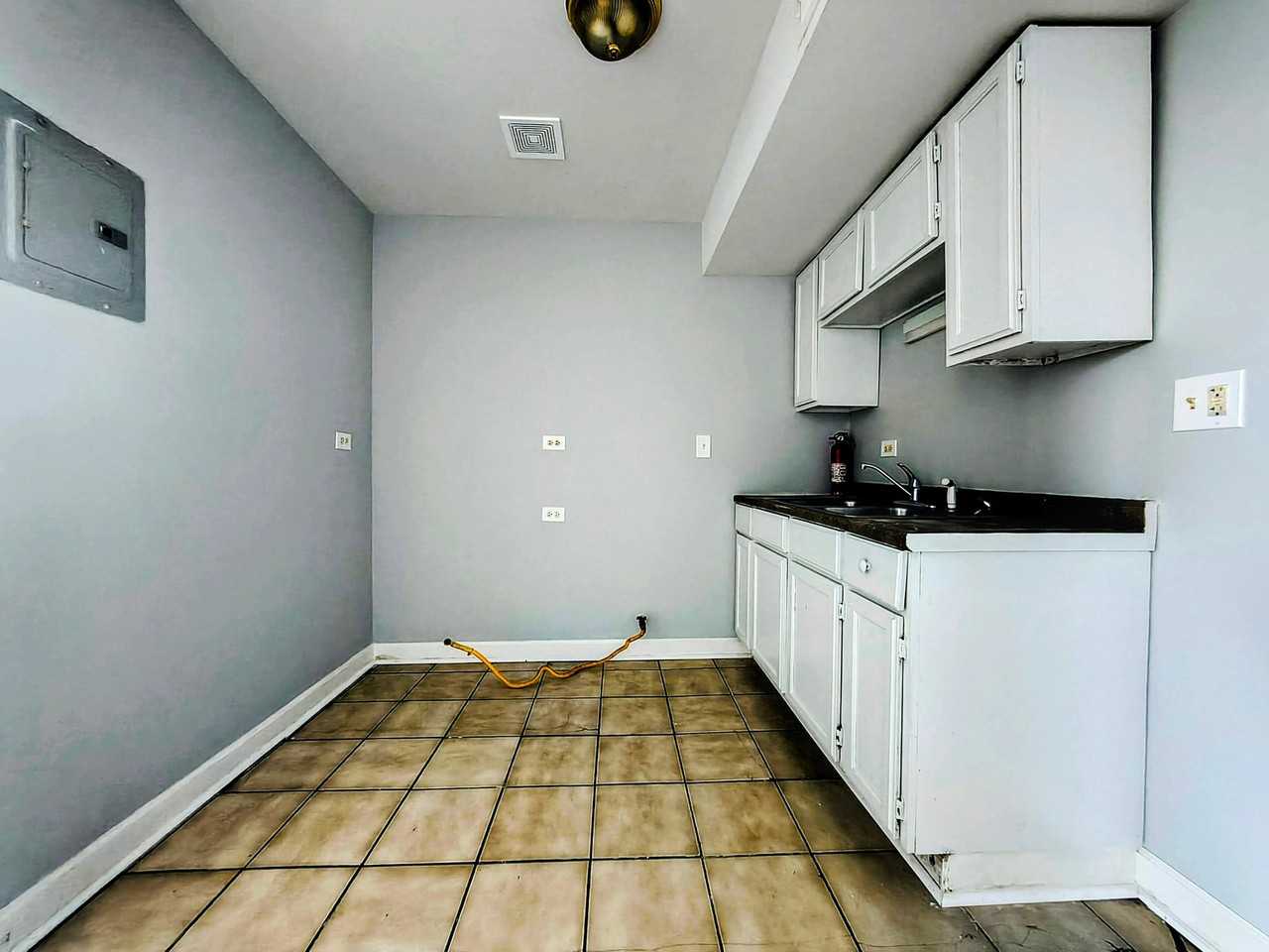 1840 S Karlov Ave #3 - Photo 7 of 15
