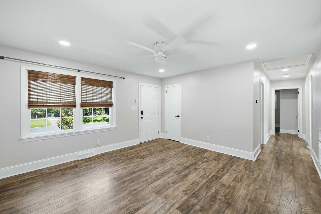 1915 Kilborne Dr - Photo 3 of 20